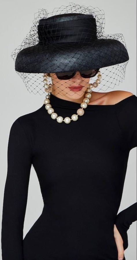 Classy Hats, Mode Editorials, Elegant Hats, Fancy Hats, Black Hat, Classy Women, Elegant Outfit, Fashion Classy, Elegant Fashion