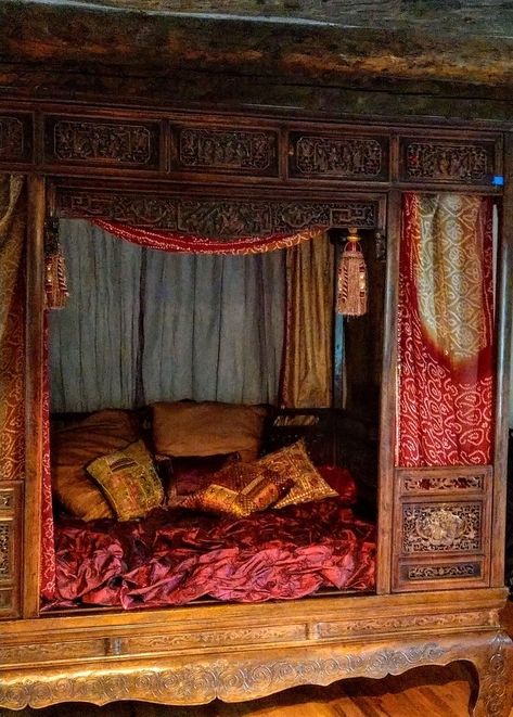 Witchcore Bed, Chinese Canopy Bed, Chinese Wedding Bed, Fantasy Bed, Chinese Bed, Chinese Bedroom, Cool Bed, Circle Bed, Chinese Room