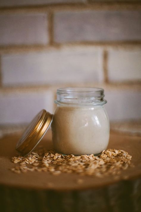 Oatmeal and shea butter are both moisturizing and nutritious to your skin. This is a great lotion to use to get rid of the dry spell after these cold winter months. Enjoy!  ingredients:  1/4 cup oatm Recipe Oatmeal, Homemade Lotions, Diy Oatmeal, Lotion Bars Diy, Shea Butter Lotion, Diy Body Butter, Oil Cleansing, Lotion Recipe, Diy Lotion