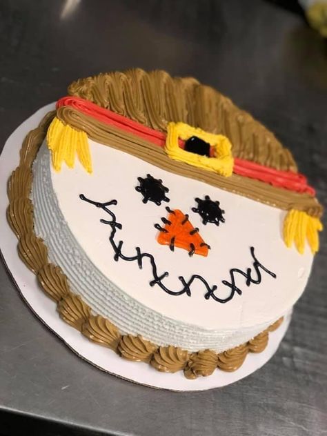 Fall Cake Designs Easy, Fall Cake Designs Simple, Fun Fall Cake Ideas, Cute Fall Cake Designs, Fall Cake Ideas Decorating, Cute Fall Cakes, Fall Decorated Cakes Simple, Scarecrow Cupcake Cake, Thanksgiving Cakes Ideas