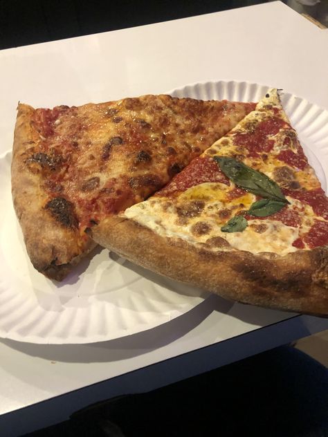 First time in New York went to Scarrs Pizza #Pizza #Pizzas #food #foods Scarrs Pizza, S&r Pizza, Pizza From Italy, Pizza Meme, Ice Crea, Craving Pizza, Pizza Meme Humor, Dessert Pictures, Dinner Wedding