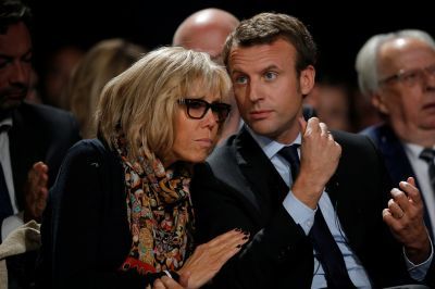 4/22/17 Who is Brigitte Trogneux? The curious love life of France's presidential favourite Emmanuel Macron  Victory would see wife Brigitte become First Lady, decades after she taught Emmanuel at school. Antoine Griezmann, Older Fashion, Paris Street Style, Paris Street, Chrome Hearts, Prince Charming, First Lady, Victorious, Phone Wallpaper