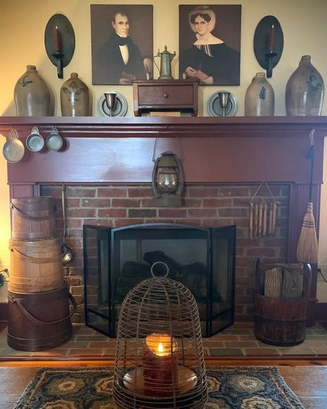 Gail Reeder, Primitive Fireplace, Colonial Decorating, Primitive House, Primitive Colonial, Cozy Spaces, Colonial Decor, Primitive Home, Country House Decor