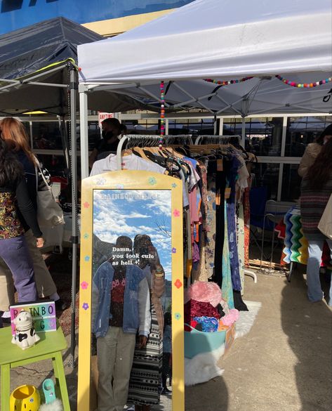 Bazaar Booth Ideas Clothes, Consignment Pop Up Shop, Vending Display Ideas, Flea Market Clothes Display, Apparel Vendor Booth Ideas, Thrift Pop Up Booth, Market Set Up Ideas Clothing, Vintage Clothing Display Flea Markets, Thrift Pop Up Shop