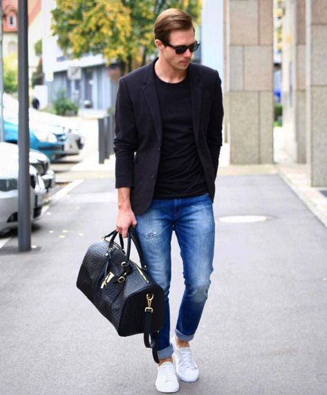 All About Black Blazer for Men - LatestBlazer.com Black Blazer Outfit Men, Blazer Men Outfit, Black Shirt Outfits, White Shirt And Blue Jeans, Black Blazer Men, Black Blazer Outfit, Terno Slim, Blazer Outfits Men, Der Gentleman