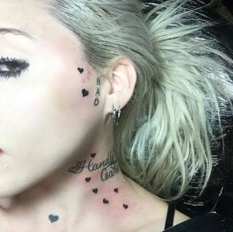 Face Tats, Frog Tattoos, Small Pretty Tattoos, Drawing Tattoo, Face Tattoos, Face Tattoo, Simplistic Tattoos, Skin Art, Piercing Tattoo