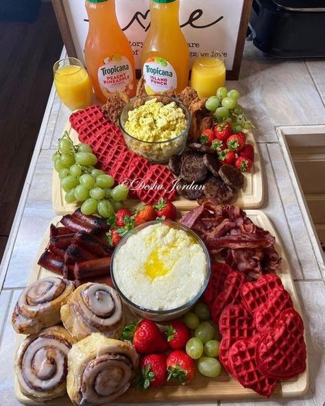 Desha Jordan (@mealsbydesha2) • Instagram photos and videos Valentines Breakfast Board, Breakfast Charturie Board, Valentines Breakfast Charcuterie Board, Grazing Station, Breakfast Charcuterie Board, Breakfast Brunch Party, Breakfast Charcuterie, Simple Brunch, Brunch Catering