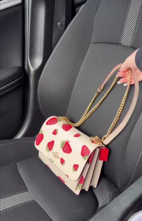 17 Doğum Günü, Virgo Aesthetic, Handbag Repair, Crochet Pouches, Purse Aesthetic, Handbag Ideas, My Style Bags, Girl Vibe, Unique Handbag