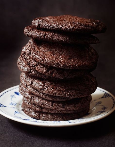 Christina Tosi's (Killer!) Chocolate-Chocolate Cookies from Momofuku Milk Bar - Bon Appétit Momofuku Recipes, Milk Bar Recipes, Picnic Desserts, Momofuku Milk Bar, Double Chocolate Cookies, Chocolate Cookie Recipes, Milk Bar, Chocolate Chocolate, Cookbook Recipes