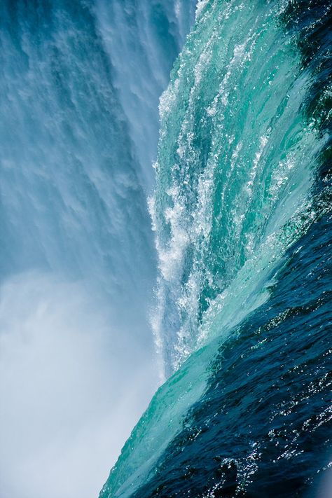 Niagara Falls, Ontario, Canada #waterfall #turquoise #niagara Mountain Ranges, Reference Poses, Beautiful Waterfalls, Aurora Borealis, Ocean Waves, Amazing Nature, Mother Earth, Beautiful World, Niagara Falls