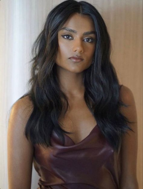 Simone Ashley, Black Actresses, Hair Specialist, Hair Advice, Dior Beauty, Brown Girl, Layered Haircuts, Layered Hair, Pretty Woman