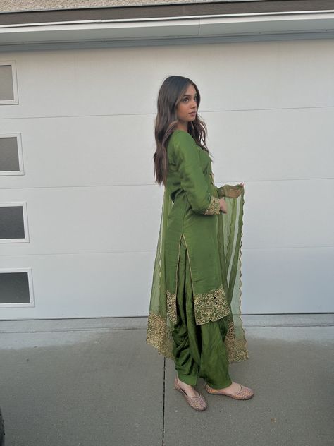 Green Punjabi Suit, Suits Green, Wedding Fits, Green Suit, Punjabi Suit, Punjabi Wedding, Punjabi Suits, Green, Clothes