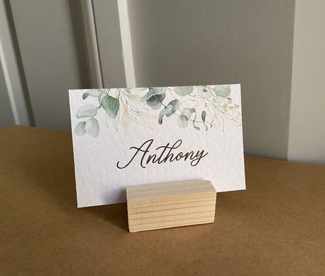 4x EUCALYPTUS greenery name place CARDS green gold table setting wedding decor #LinaGifts #Rustic #AllOccasions Green Gold Table Setting, Gold Table Setting Wedding, Green Table Settings, Sage Green Wedding Theme, Table Setting Wedding, Oak Tree Wedding, Gold Table Setting, Name Wall Stickers, Wedding Name Cards