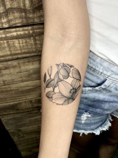 Circular Floral Tattoo, Round Tattoo Ideas, Floral Tattoo Coverup, Geometric Floral Tattoo, Round Tattoos, Circle Tattoo Design, Black And White Flower Tattoo, Hexagon Tattoo, Always Tattoo