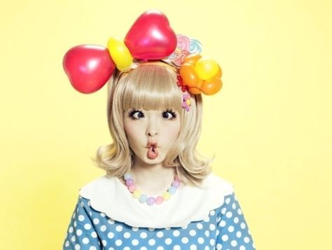 Kyary pamyu pamyu Candy Clothes, Kyary Pamyu Pamyu, Women Money, Theatrical Makeup, Kawaii Hairstyles, Children Fashion, Art Poses, Pastel Goth, Kawaii Fashion