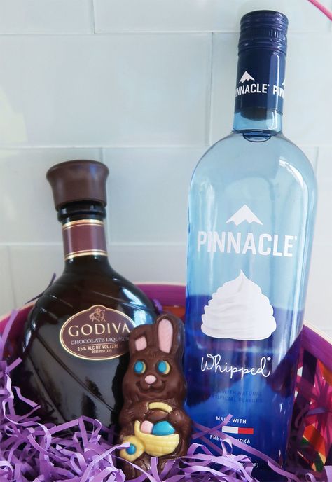 Chocolate Easter Bunny Shots - Weekend Craft Chocolate Easter Bunny Cocktail, Easter Shots Alcohol, Easter Bunny Drinks, Easter Shots, Chocolate Pudding Shots, Easter Cocktail, Candy Shots, Easter Drink, Easter Cocktails