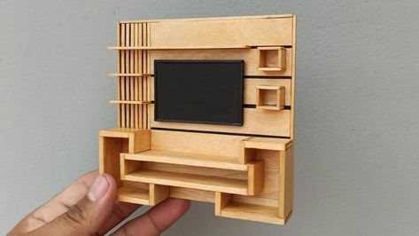 Ideas Para Hacer, Dollhouse Furniture Tutorials, Popsicle Stick Crafts House, Barbie House Furniture, Diy Barbie House, Miniature Ideas, Doll Furniture Diy, Woodworking Basics, Amazing Woodworking