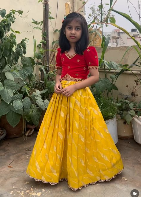 Patti Pavadai Designs, Pattulanga Designs For Kids, Kids Pattupavada Blouse Designs, Kids Half Saree Blouse Designs, Pattu Pavada For Kids, Baby Girl Langa Blouse Designs, Kids Half Saree Designs, Kids Langa Blouse Designs, Kids Pattu Langa Designs