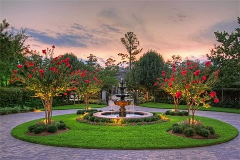 circular driveway landscaping ideas | Circular Driveway - Center area with flowers and bench not fountain! Circle Driveway Landscaping, Circle Driveway, Driveway Entrance Landscaping, Driveway Ideas, Driveway Entrance, Driveway Design, Driveway Landscaping, Circular Driveway, Front Landscaping