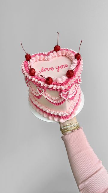 Decorated Valentine Cookies, Valentine Dessert Ideas, Valentines Strawberries, Cake Ideas For Birthday, Bolo Vintage, Valentines Baking, Homemade Foods, Heart Cakes, Galentines Party