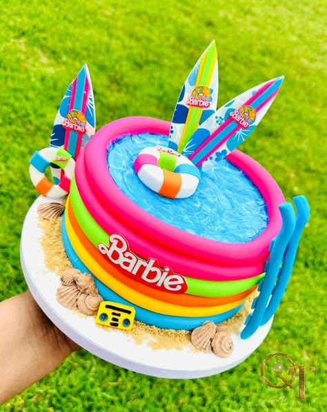 Barbie Swimming Pool Cake, Barbie Pool Party Cupcakes, Malibu Barbie Tablescape, Barbie Pool Cake Ideas, Beachy Cakes Birthday, Beach Birthday Cake Kids, Malibu Barbie Cupcakes, Barbie Beach Cake, Malibu Barbie Cake Ideas