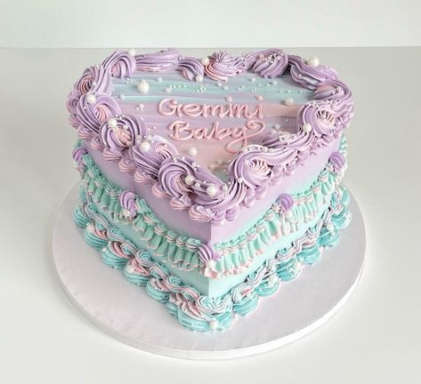 Mermaid Heart Cake, Mermaid Vintage Cake, Cake Boxes Diy, Cake Pic, Little Mermaid Cake, Little Mermaid Cakes, Vintage Birthday Cakes, Mermaid Theme Birthday Party, Girly Cakes