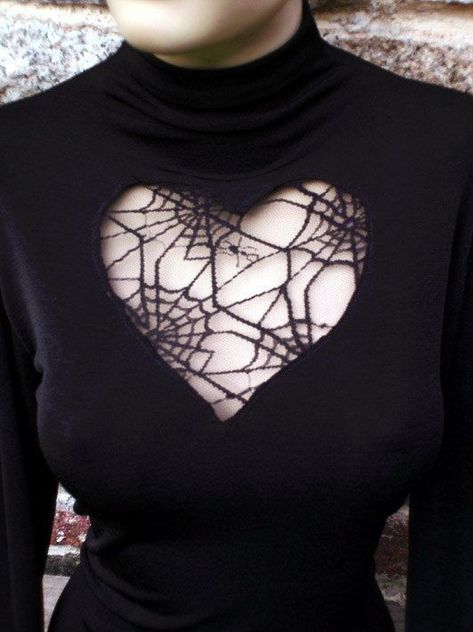 Spiderweb Top, Heart Blouse, Hipster Grunge, Diy Vetement, Estilo Punk, Gothic Outfits, Goth Outfits, Mode Inspo