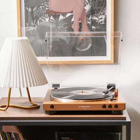 Victrola Record Player Aesthetic, Record Player Display Ideas, Record Player In Dining Room, Record Player In Living Room, Record Player Aesthetic Living Room, Record Player Stand Aesthetic, Living Room Record Player, Vinyl Record Player Aesthetic, Record Player Setup Living Rooms