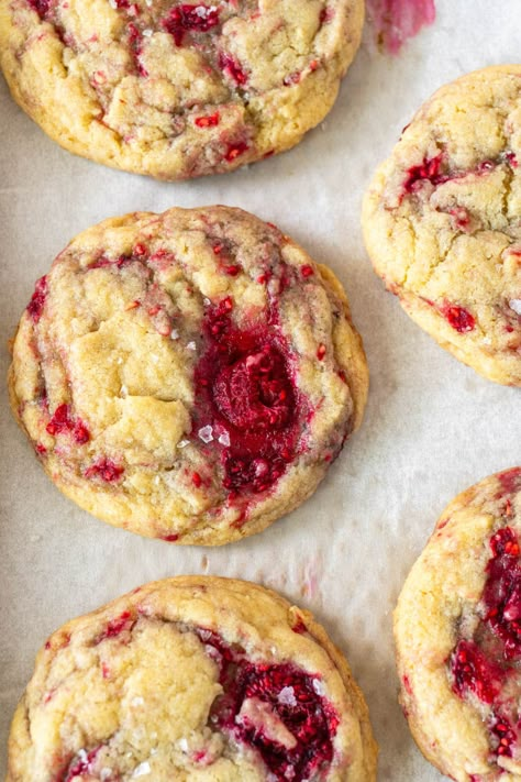 Vanilla Raspberry Cookies - NOMBEAH Rasberry Cookie Recipe, Black Raspberry Cookies, Almond Raspberry Cookies, Raspberry Cookies Recipes, Giftable Treats, Raspberry Jam Cookies, Raspberry Cookie Recipes, Office Treats, Macadamia Nut Cookies Recipe