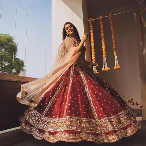 Beautiful Zardosi Lehenga Deisgns Not To Be Missed By Bride, That They Would Love To Opt For Wedding Zardosi Lehenga, Lehnga Photoshoot, Lehnga Photoshoot Poses, Lehenga Poses, Sari India, Maroon Lehenga, Lehenga Ideas, Bridal Lehenga Designs, Maroon Wedding