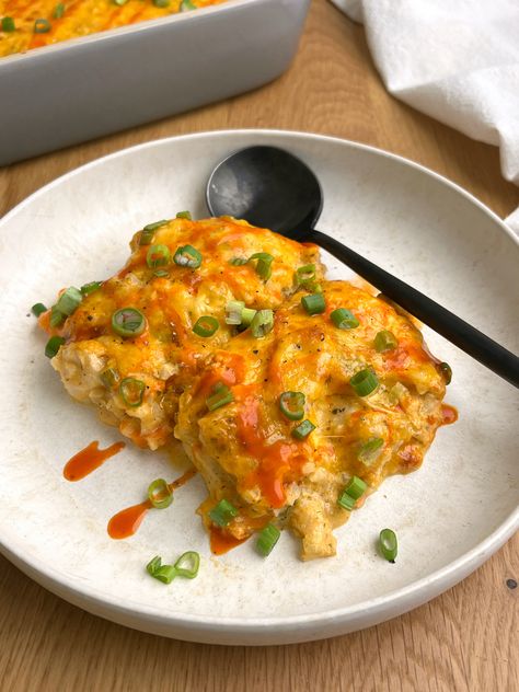 Creamy Buffalo Chicken Casserole Chicken Burrito Casserole, Healthy One Pan Dinner, Macro Dinner, African Breakfast, Dinner Meatballs, Bell Pepper Sauce, Creamy Buffalo Chicken, Burrito Casserole, Buffalo Chicken Casserole