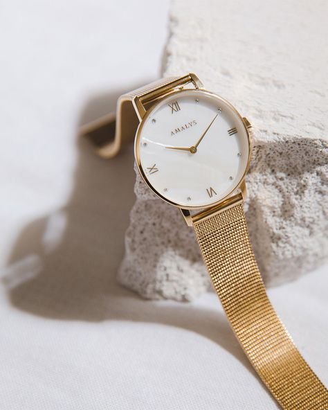 watchesandbags #watchesonme #smartwatchwomen Watch Pictures Photography, Watch Editorial Photography, Women Watch Photography, Hand Watch Photography, Watch Photoshoot Ideas, Watch Aesthetic Vintage, Watch Photography Ideas, Small Watches Women, Watch Editorial