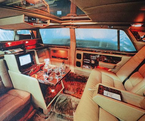 80s Luxury Cars, Old Limousine, Vintage Limousines, Lowrider Interior, Limo Interior, Cyberpunk Comic, Limousine Interior, Rolls Royce Limousine, Classic Rolls Royce