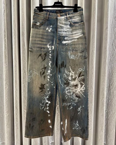 Balenciaga Jeans, Denim Inspiration, Fit Ideas, Fit Check, Clothing Ideas, Luxury Streetwear, Balenciaga, Mens Jeans, Sweatpants