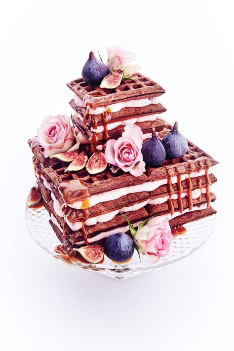 Naked Wedding Cake Ideas, Waffle Stack, Wedding Cake Alternatives, Chocolate Waffles, Waffle Cake, Wedding Cake Ideas, Wedding Etiquette, Cake Wedding