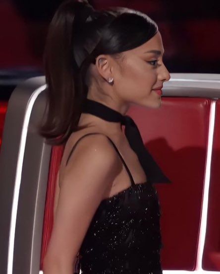 Ariana Grande Ponytail, Short Ponytail, Ariana Grande Gif, Ariana Grande Pictures, Love Me Like, Talent Show, Beautiful Person, Lady And Gentlemen, Music Artists