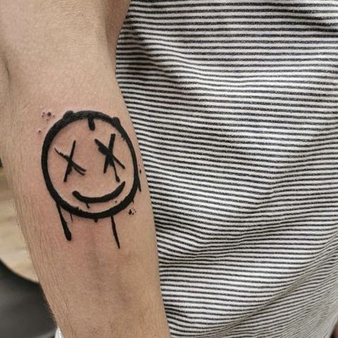 This article contains 50+ ideas for simple and easy tattoos for women and men. As well as tips for choosing the right one. Tattoos Zodiac Signs, Tato Grunge, Tattoos Zodiac, Easy Tattoos, Emo Tattoos, Tato Minimal, Simple Tattoos For Guys, Sharpie Tattoos, Jesus Love