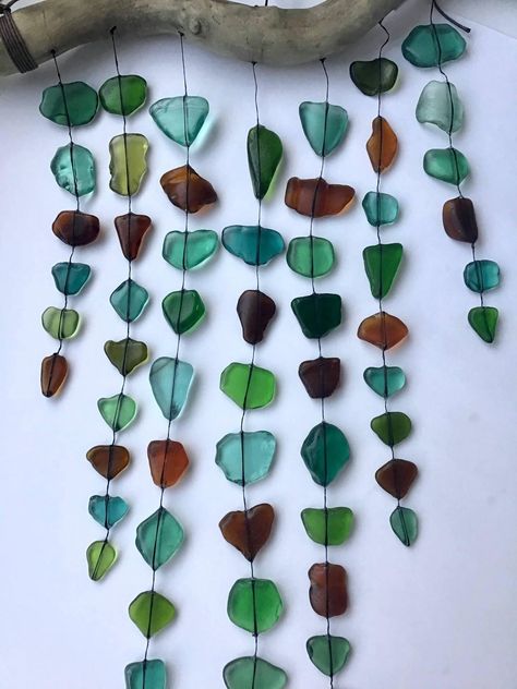 Sea Glass Display, Glass Windchimes, Driftwood Ideas, Glass Mobile, Beaded Lampshade, Wind Chimes Craft, Driftwood Art Diy, Glass Diy, Glass Wind Chimes