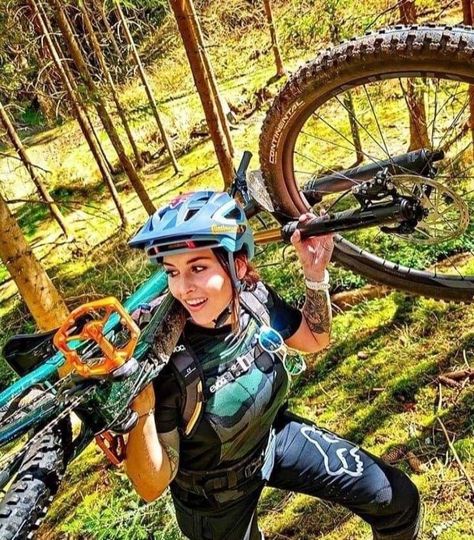 Cannondale Mtb, Mountain Bike Training, Mtb Girl, Mountain Biking Women, Sporty Women, Mtb Clothing, Bike Girl, Cycling Clothes, Bike Training