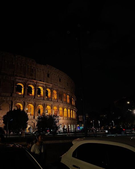 Roma Aesthetic Night, Italia Aesthetic, Rome Aesthetic, Travel Night, Colosseum Rome, Beach Sunset Wallpaper, Roma Italy, Aesthetic Feed, Night Owls