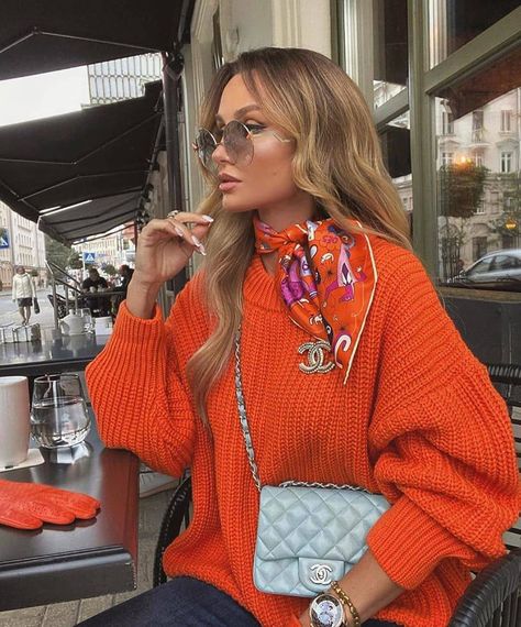 Orange Pullover, Orange Sweater, Orange Sweaters, Hottest Fashion Trends, Looks Style, Mode Inspiration, Winter Fashion Outfits, Elegant Outfit, Look Fashion