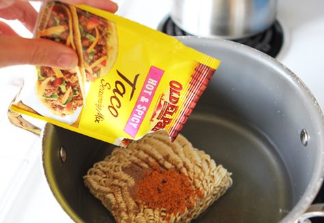 Add taco seasoning. Plus other ideas for ramen noodles Taco Ramen Noodle Recipes, Meal Stretchers, Taco Ramen, Ramen Easy, Noodle Dinner, Top Ramen, Ramen Recipe, Ramen Noodle Recipes, Taco Bake