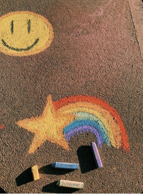 Chalk Art Quotes, Fun Chalk Art, Pic Inspiration, Chalk Design, Chalk Wall, Sidewalk Chalk Art, Sidewalk Art, Funny Iphone Wallpaper, Chalk Drawings