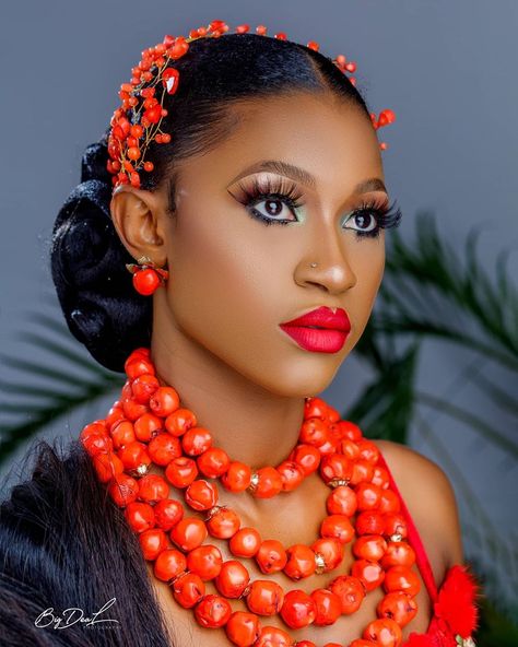 Coral Beads + Bold Red Lips = A Complete Igbo Trad Look Traditional Marriage Hairstyle, Africa Culture, Premiere Dress, Igbo Traditional Wedding, African Wedding Jewelry, Natural Hair Wedding, Igbo Bride, Nigerian Traditional Wedding, Marriage Ideas