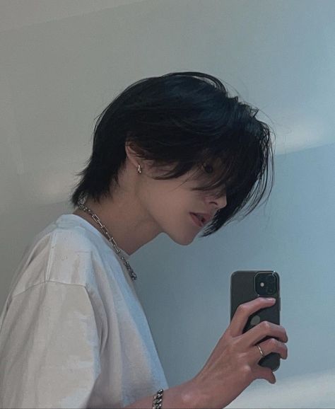 Runner Aesthetic, Tomboy Haircut, Sun Jae, Tomboy Hairstyles, Short Hair Tomboy, Asian Haircut, Men Hair Color, Men Hairstyle, Hair Inspiration Short