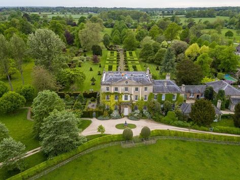 Highgrove Garden, Highgrove House, Likeminded People, English Architecture, Winter Palace, Two Storey House, Sustainable Tourism, Mansions Homes, Travel Industry