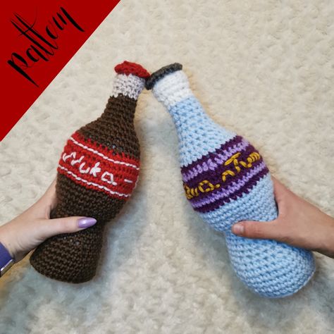 An easy to read crochet pattern for a Nuka Cola bottle and a Nuka Cola Quantum bottle from the Fallout franchise! Please message if you have any questions and I will be happy to help in any way I can! This product is an instant digital download available after purchase, and not a physical item.  The pattern uses US terminology.  Pattern is only available in English. Please feel free to leave a review/tag me in any social media posts including your creations! Facebook: Psychonnie Creations Instag Nerdy Crochet Ideas, Fallout Gift Ideas, Fallout Crochet Pattern, Fallout Crochet, Read Crochet Pattern, Fallout Party, Nuka Cola Bottle, Nuka Cola Quantum, Crochet Characters