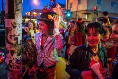 Mardi Gras In New Orleans: An Offbeat First Timer Guide | Lost With Purpose - Solo Female Travel Off The Beaten Track Mardi Gras New Orleans Photography, Mardi Gras Date, Mardi Gras Indians New Orleans, Cake Festival, Mardi Gras Parade, Bourbon Street, Buy Bead, Solo Female Travel, Female Travel