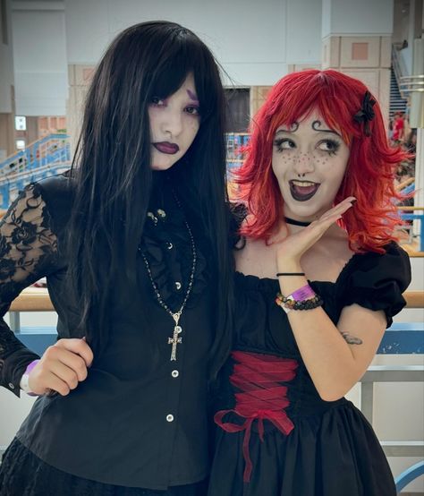 misery and ruby gloom for comic con this year 🖤💜🧡❤️ Ruby Gloom Costume Ideas, Iris Ruby Gloom Costume, Ruby Gloom Costume, Ruby Gloom Outfit, Misery Costume, Ruby Gloom Cosplay, Ruby Gloom Makeup, Ruby And Misery, Ruby Gloom And Misery