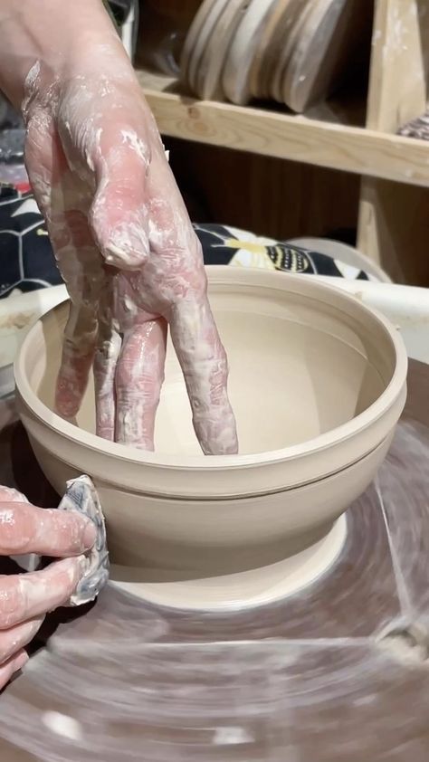 ClayShare | 🤩Did you know that ClayShare has over 30 classes just on making bowls! We have wheel throwing and hand building bowl classes so there is… | Instagram Wheel Thrown Bowls, Thrown Bowls, Pottery Tips, Surreal Landscape, Organic Ceramics, Pottery Projects, Wheel Throwing, Pottery Videos, Modern Botanical